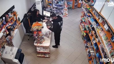 Издирват млад мъж, откраднал 14 кутии за дарения за болни хора