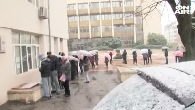 Опашки в студа пред РЗИ в Благоевград за безплатни PCR-и