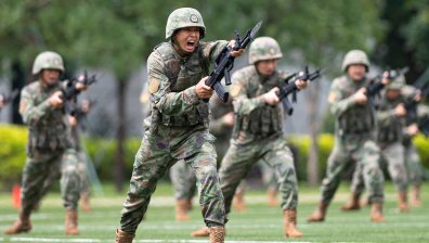 "Солена" излезе шега на комедианти с китайската армия, глобиха ги с $2,1 млн.