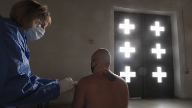 Гръцки епископ забрани на свещениците да подкрепят антиваксърите