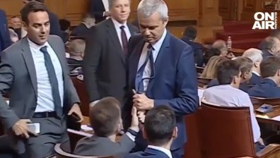 Наказаха с "порицание" Искрен Митев и Костадин Костадинов след екшъна в НС