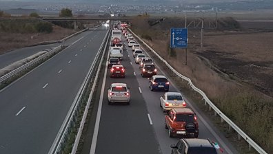 Верижна катастрофа на АМ "Тракия", трима са пострадали