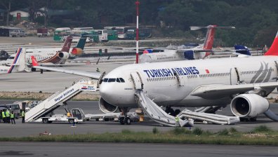 Самолет с 277 пътници се запали при кацане на летището в Катманду