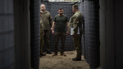 Русия атакува яростно Одеса, докато Украйна обещава да си върне Харковска област