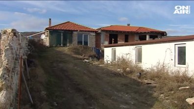 Съдът реши: 17-годишното момче, убило баща си в с. Осеново, се прибира у дома