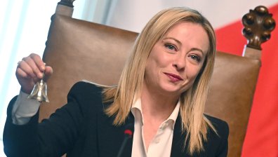 Джорджа Мелони встъпи в длъжност, получи звънеца за ръководене на правителствени заседания