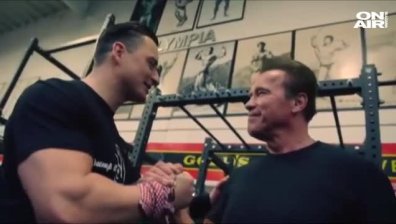 Ново амплоа за "Терминаторът": Шварценегер се появи в музикален клип