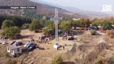 20-метров кръст, изграден с дарения, ще пази с. Црънча от беди