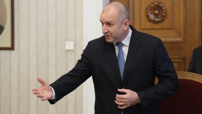 Радев подписа указа, с който предлага на НС да избере за премиер Мария Габриел