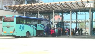 Предпразничи неволи: Автобусна фирма вози правостоящи пътници 3 часа
