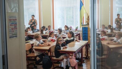 Ученици в Украйна страдат от недостиг на учебници заради руските атаки