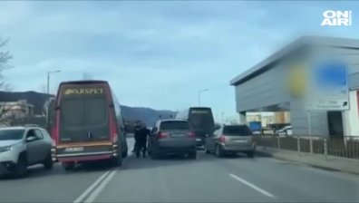 Зверски бой до автогарата във Враца завърши със счупени ребра