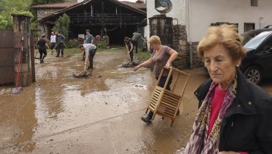 Обилни дъждове "потопиха" Валенсия, затвориха училища в голяма част от Испания