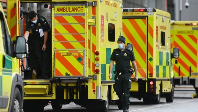 Великобритания затваря допълнителните Ковид болници през април