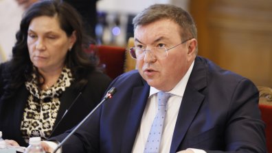 Проф. Костадин Ангелов: Румен Радев не разбира от здравеопазване, но политикантства