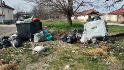 Страната става сметище: Преливащи кофи с боклук и отвратителна миризма