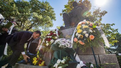 Честваме 175 години от рождението на Иван Вазов (СНИМКИ)