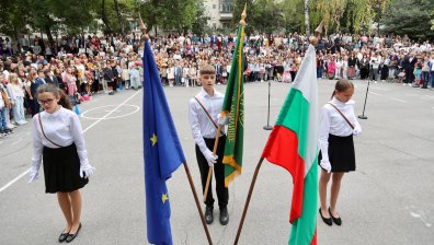 На добър час: Откриването на новата учебна година в СНИМКИ