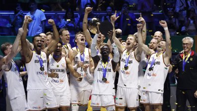 Германия ликува! За първи път вдигна световната купа по баскетбол