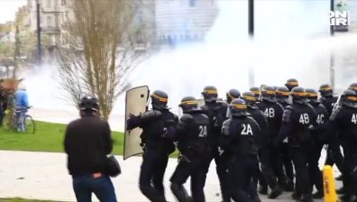 Арестувани и ранени по време на антиправителствени протести във Франция