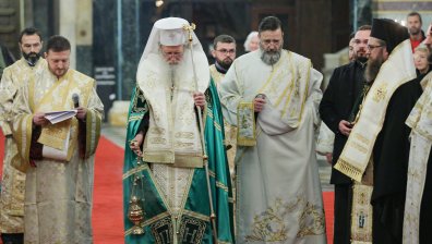 Молебени за здравето на патриарх Неофит в храмовете в страната
