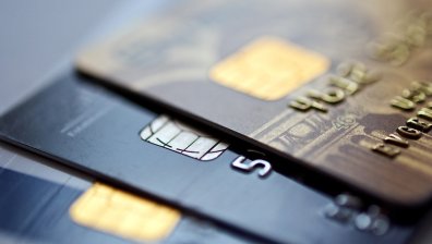 Младите теглят кредити безотговорно, пробойните са в семейството и образованието