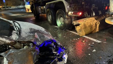 Кола се заби в снегорин в София, шофьорът оставил детето и побягнал
