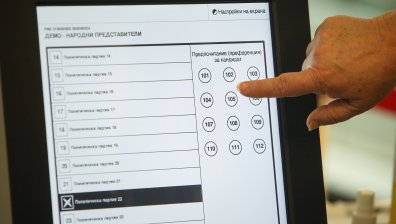 Избори 2021: Гласуването с машина е лесно и отнема близо минута