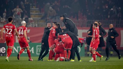 "Монца" зарадва "Интер" с историческа победа над "Милан"