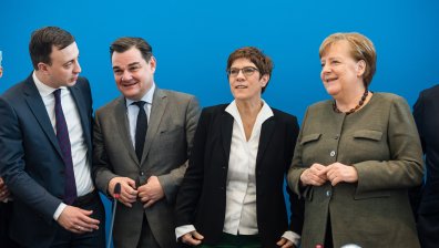 Партията на Меркел избира нов лидер на извънреден конгрес