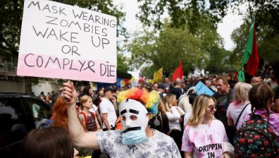 Хиляди протестираха в Лондон срещу ваксините и нов закон за полицията