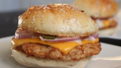 От Helpbook: Поръчваш си сандвич, а в него... подострен молив (+ВИДЕО)