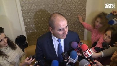 Другата седмица ще търсят заместник на Теменужка Петкова