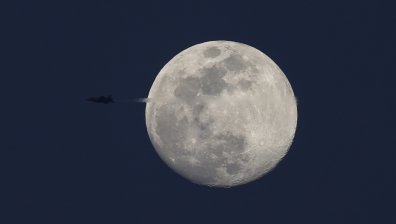 Американският космически апарат "Одисей" кацна на Луната