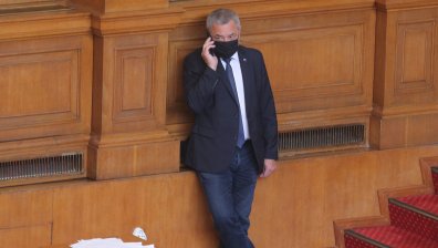 ДПС напусна парламента заради Валери Симеонов