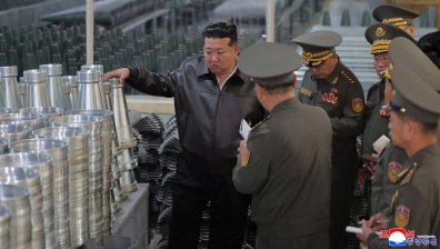 Ким Чен Ун нареди разширяване на ядрения арсенал на Северна Корея