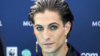 Вокалистът на "Манескин" скандализира Полша, целуна съгрупник и подкрепи ЛГБТ (+ВИДЕО) 