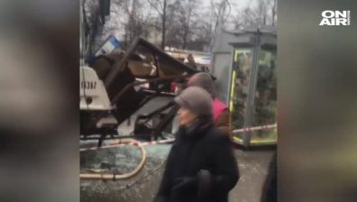 Нов инцидент в Москва: Автобус се вряза в спирка