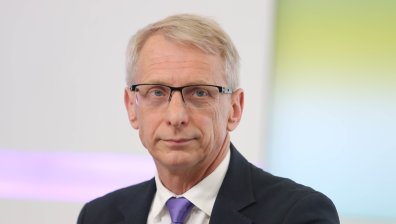На живо с Денков - премиерът отговаря на въпроси във Facebook