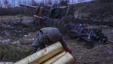 Руснаците напредват в Авдеевка, украински военни се изтеглят на "по-изгодни позиции"