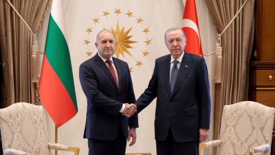 Замразяването на договора с "Боташ" предизвика буря от политически реакции