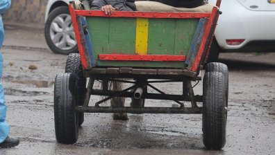 Влак помете каруца и уби дете на място