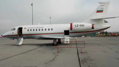 Кабинетът се отказа от купуване на нов самолет, парите отиват за стадиони