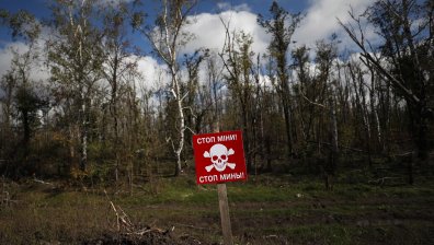 Взривни устройства покриват една трета от територията на Украйна