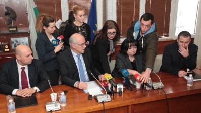 Спешен брифинг в КЕВР заради високите цени на тока