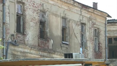 Пожар изпепели покрива на Царските конюшни... умишлен ли е палежът?