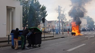 400 училища във Франция са затворени заради кървавите протести