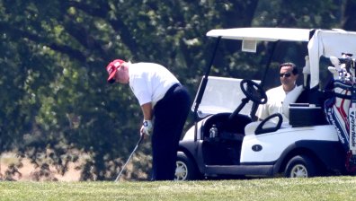 "Мадам Тюсо" преоблече Тръмп като голфър