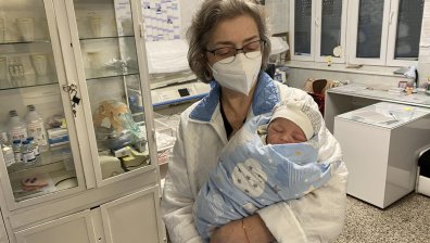 Високообразованите българки по-късно стават майки, 60% от децата са извънбрачни