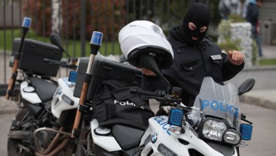 В Сливен родители нападнаха полицай при задържането на сина им